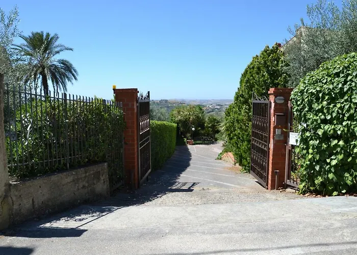 Due Fontane לינה וארוחת בוקר 4*